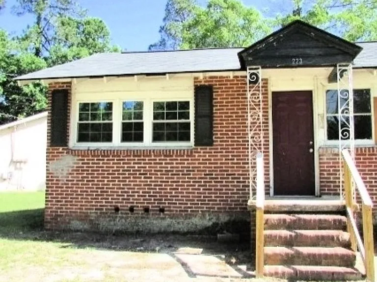223 Highland Ave — Photo 1