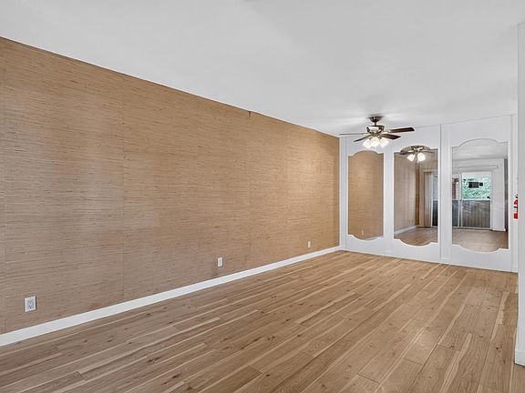 4th image of 420 N Villa Ct Unit 208
