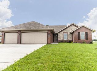 1644 N. Eagle Valley Ln., Nixa, MO 65714