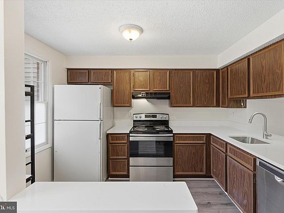 3rd image of 5377 Harbor Court Dr