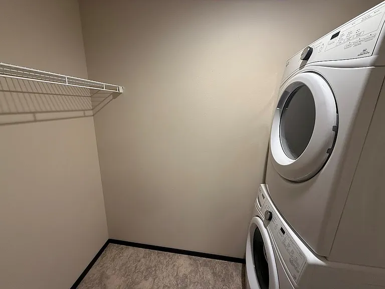 Galaxie High Rise Apartments — Photo 94