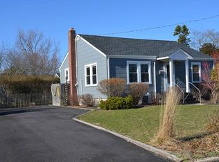 130 Duryea St, Riverhead, NY 11901