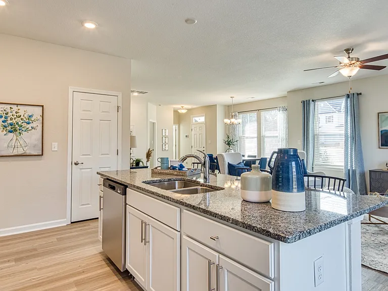 Hillpoint Preserve Townhome Apartments — Photo 27
