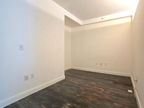 5th image of 140 S Van Ness Ave #341