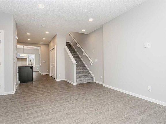 4th image of 222 W Heartwood Parade SE