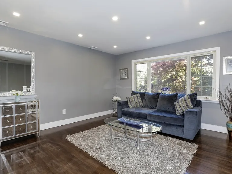 687 Northstream Dr — Photo 7