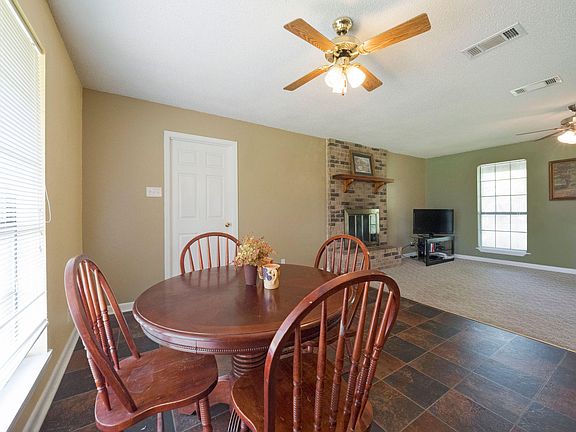 5th image of 160 Sunny Lee Ln