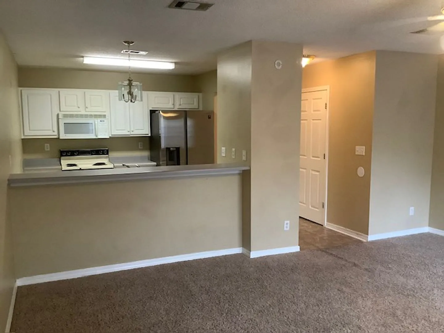 Spacious 2 Bedroom Townhouse in Mary Esther! — Photo 3