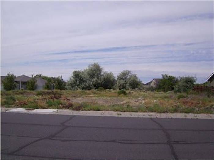 1st image of 520 S Sandalwood Pl
