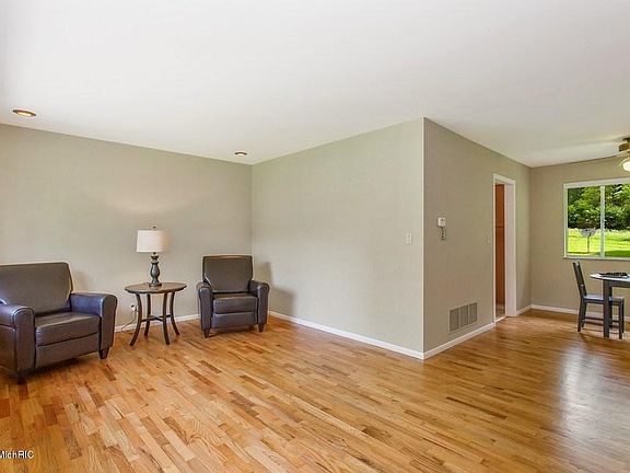 5th image of 711 Beechwood Dr
