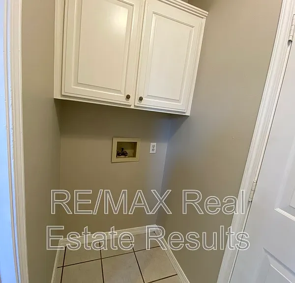 1601 S 24th Pl — Photo 21
