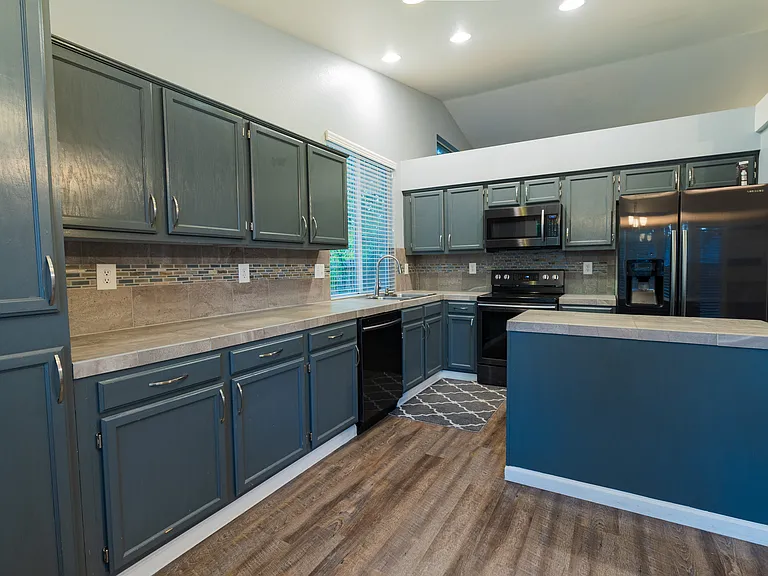 2834 Mitchell Ave — Photo 7