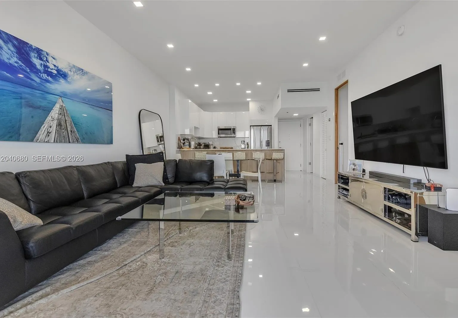 Arlen Beach Condo — Photo 4
