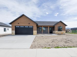 1458 Stoneridge Dr, Ranchester, WY 82839