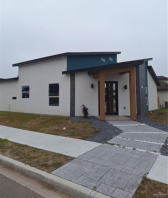 1st image of 1029 W Rivera St
