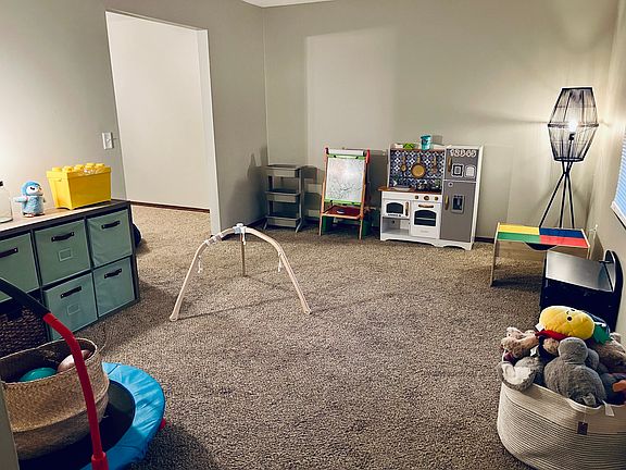 5th image of 310 Clover Ct