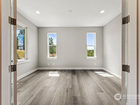 4th image of 20602 155th Avenue E #217