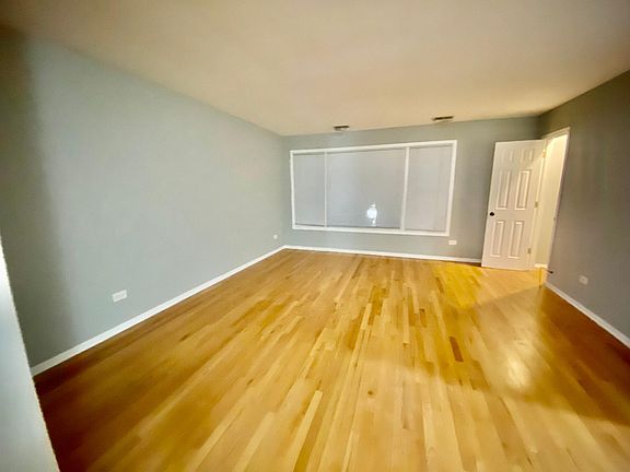 3rd image of 5676 N Elston Ave APT 2