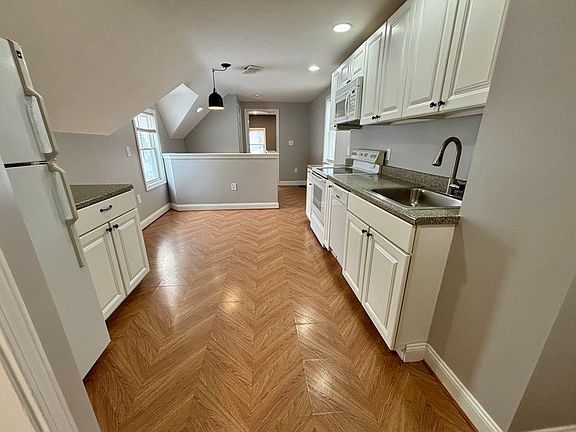 4th image of 82 Vernon St #1