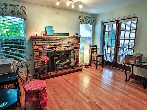 4th image of 112 Richards Ln