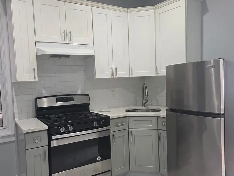 114 Maple St #2 — Photo 9