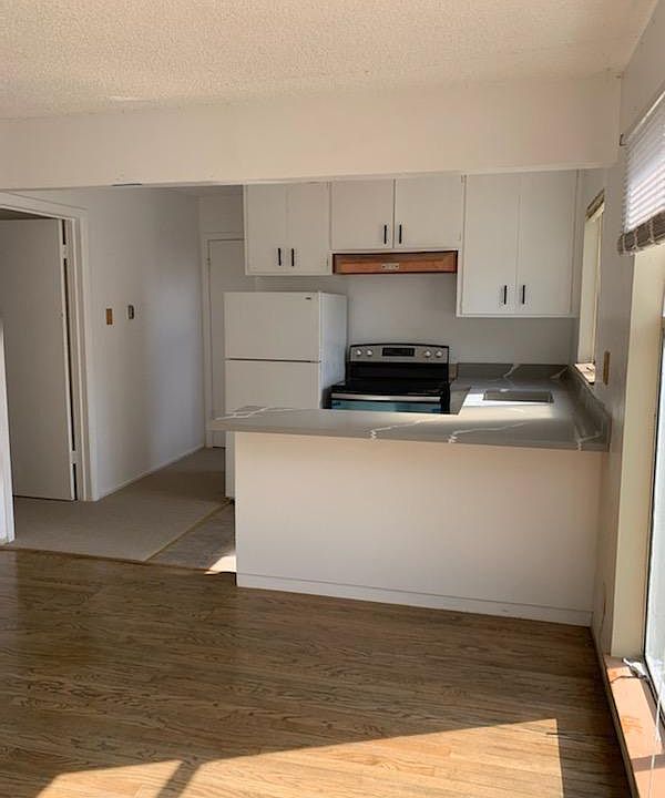 1st image of 543 Buena Vista Ave W #3