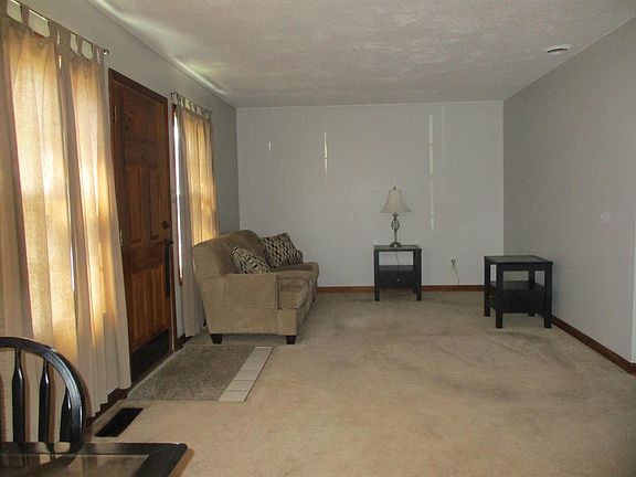3rd image of 2433 Walnut Dr