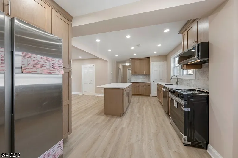 5 bed, 2.0 bath, $4,300 — Photo 3