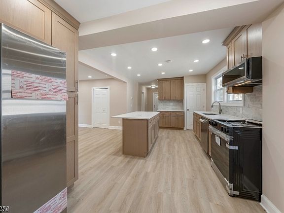 3rd image of 49 Caldwell Pl