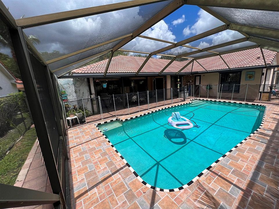 1st image of 4922 NW 49th Avenue