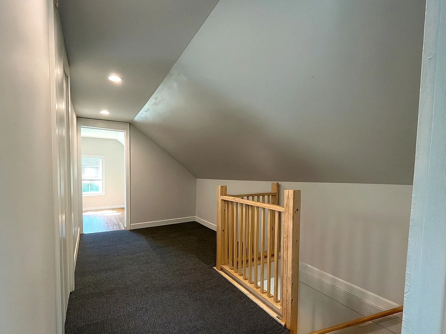 3 bed, 1.0 bath, 1050 sqft, $2,050 — Photo 2