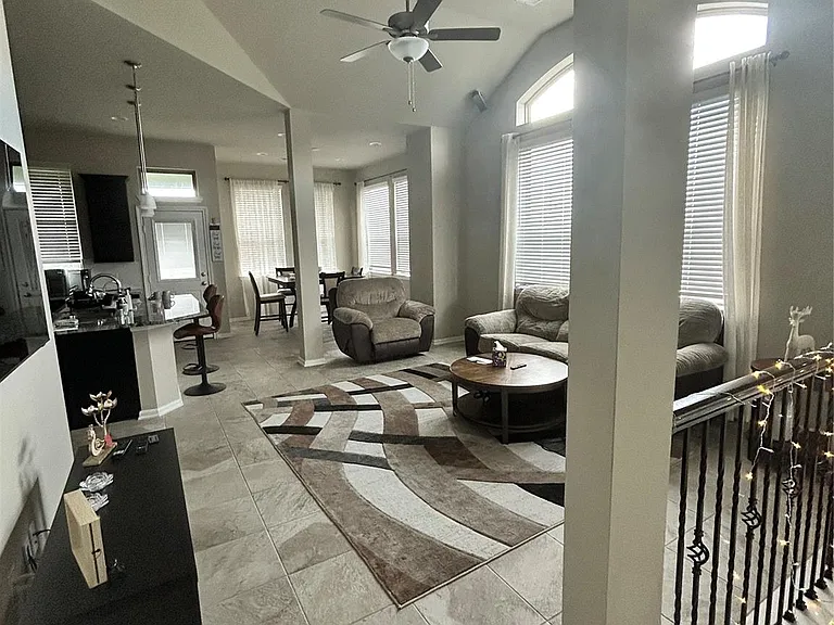 2555 Terrace Point Dr — Photo 16