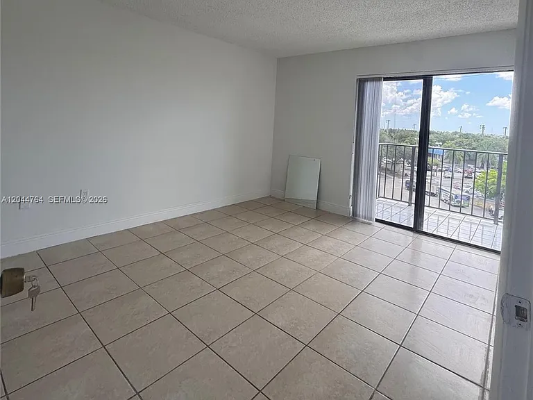 1820 W 53rd St #517 — Photo 4