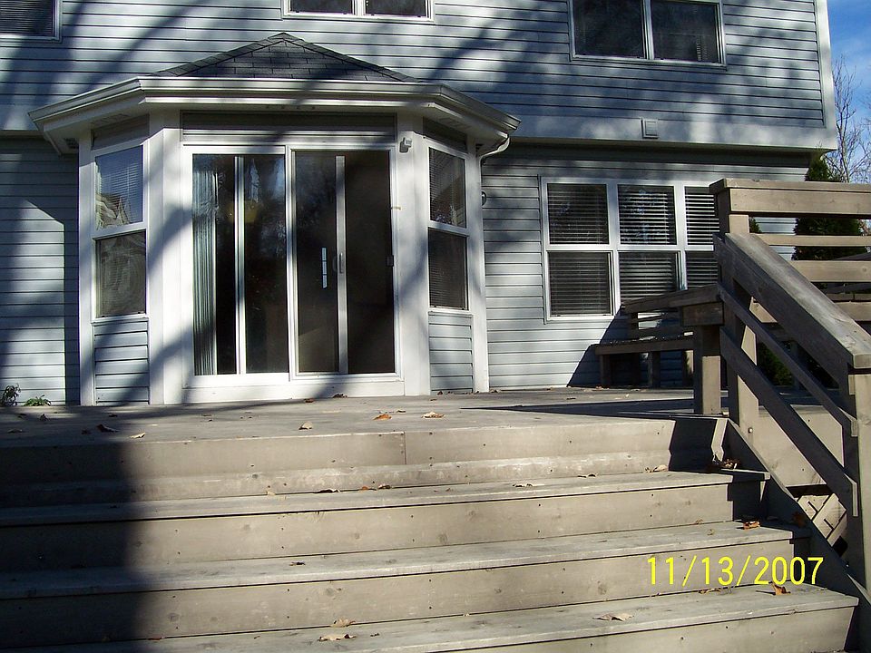 2nd image of 401 Farnsworth Cir