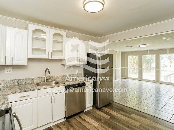 1272398_004_kitchen_5.jpg