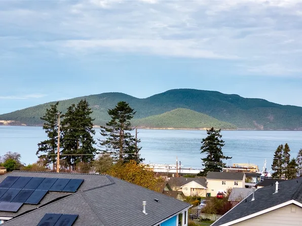 3007 W 3rd Place, Anacortes, WA 98221