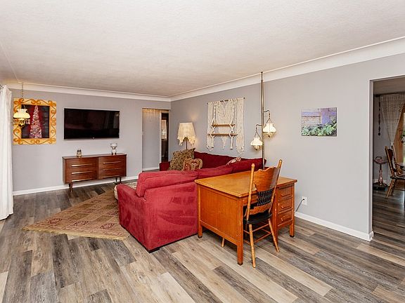 3rd image of 3220 Ashwood Dr