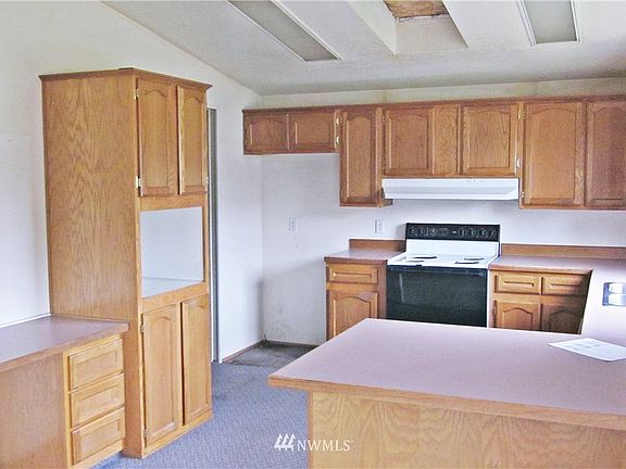 4th image of 607 Broadway Street
