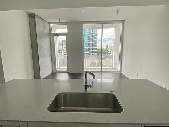 4th image of 301 West Ave #1002