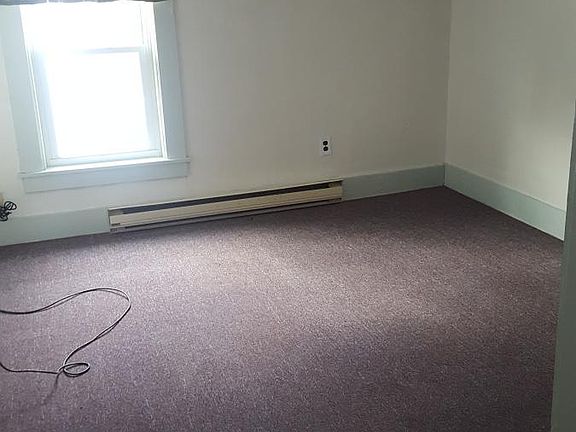 Living room w/ closet