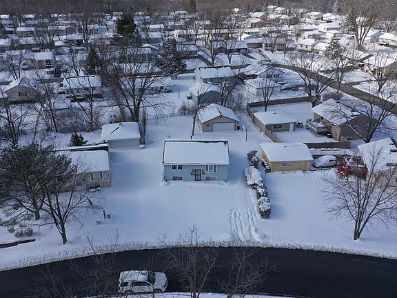 5th image of 100 N Pine Ln