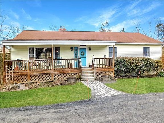 Welcome to 50 Ackerman Road in Warwick!