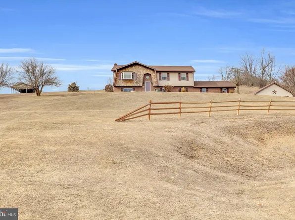 9 Holly Dr, Hamburg, PA 19526