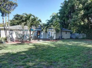 7609 Senrab Dr, Bradenton, FL 34209