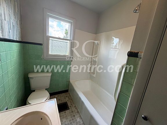 4th image of 629 Commercial St