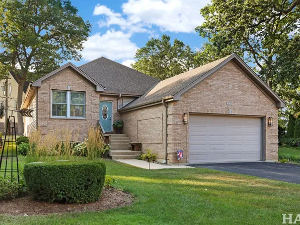 26332 N Hickory Ave, Mundelein, IL 60060