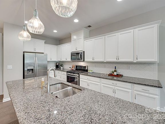 4th image of 6842 Berewick Commons