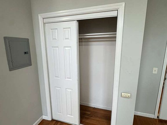 4th image of 50 Clinton St Floor 1