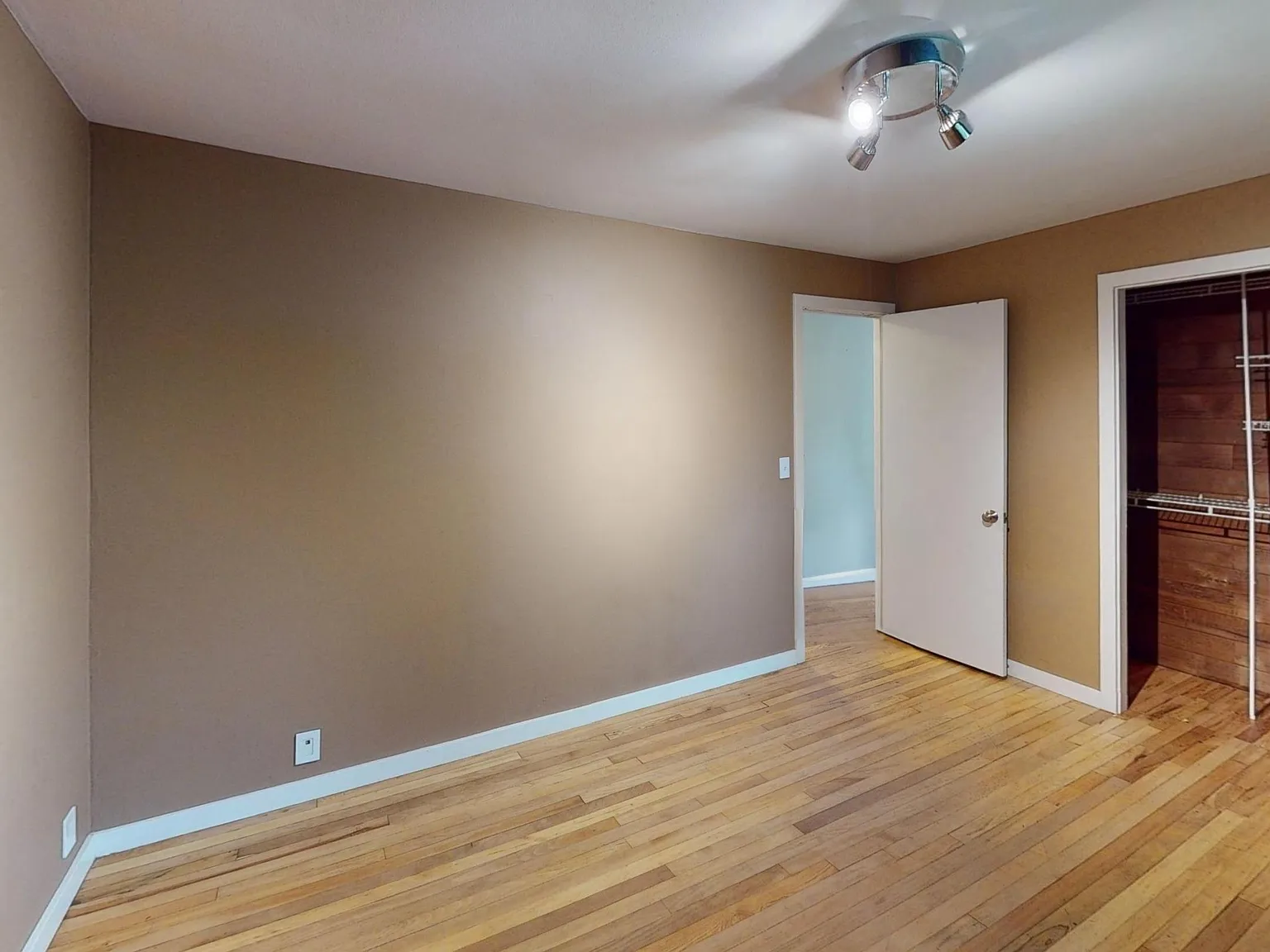 3 bed, 1160 sqft, $3,000 — Photo 4
