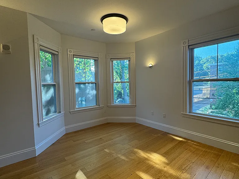 87 Gardner St — Photo 37